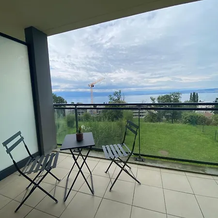 Avec Vue Imprenable Sur Le Leman