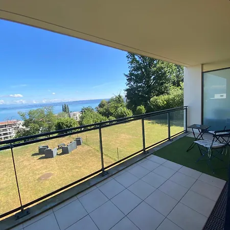 Avec Vue Imprenable Sur Le Leman דירה